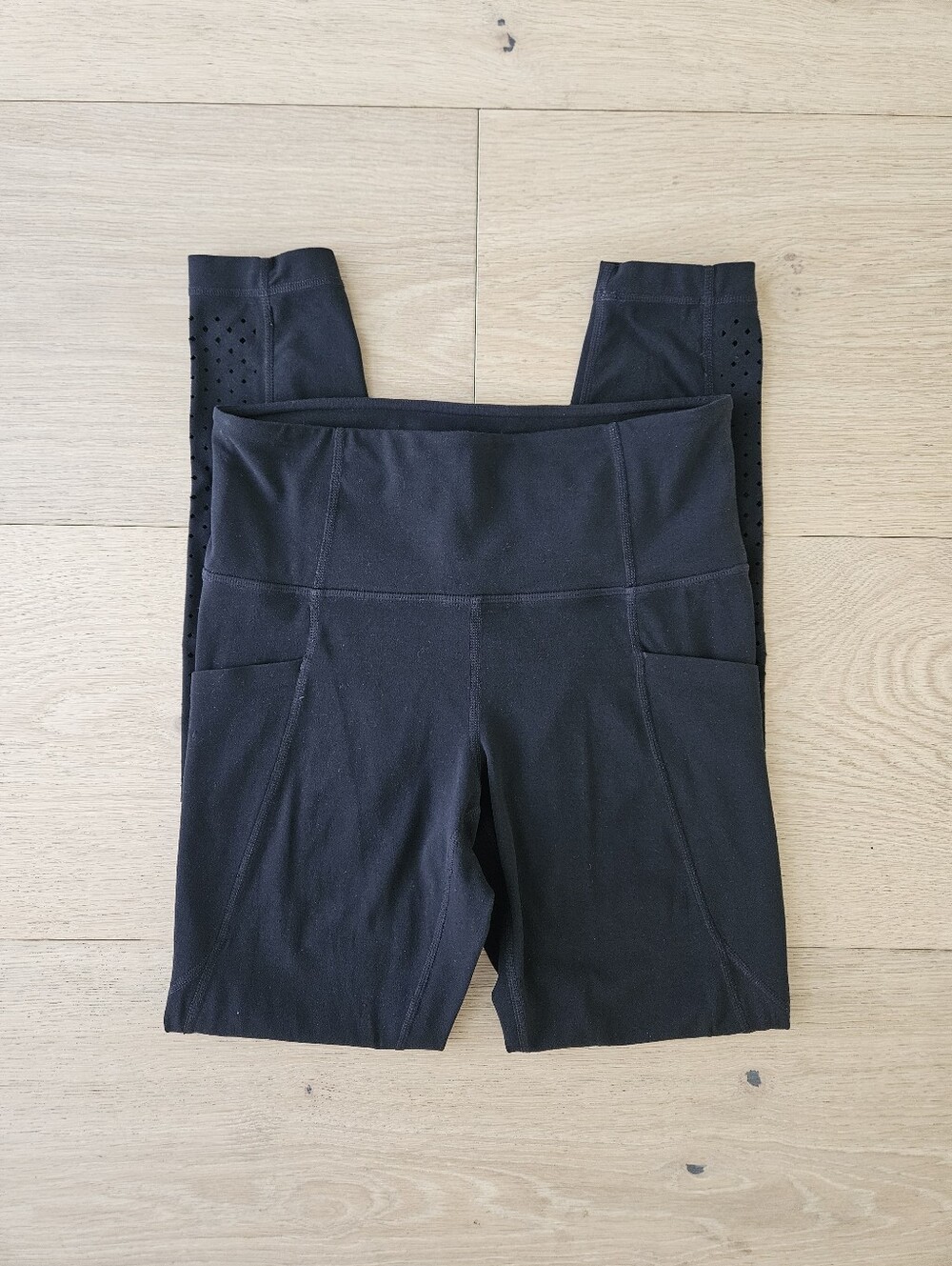 Athleta Salutation Stash Laser Cut 7/8 Leggings - Black Size S